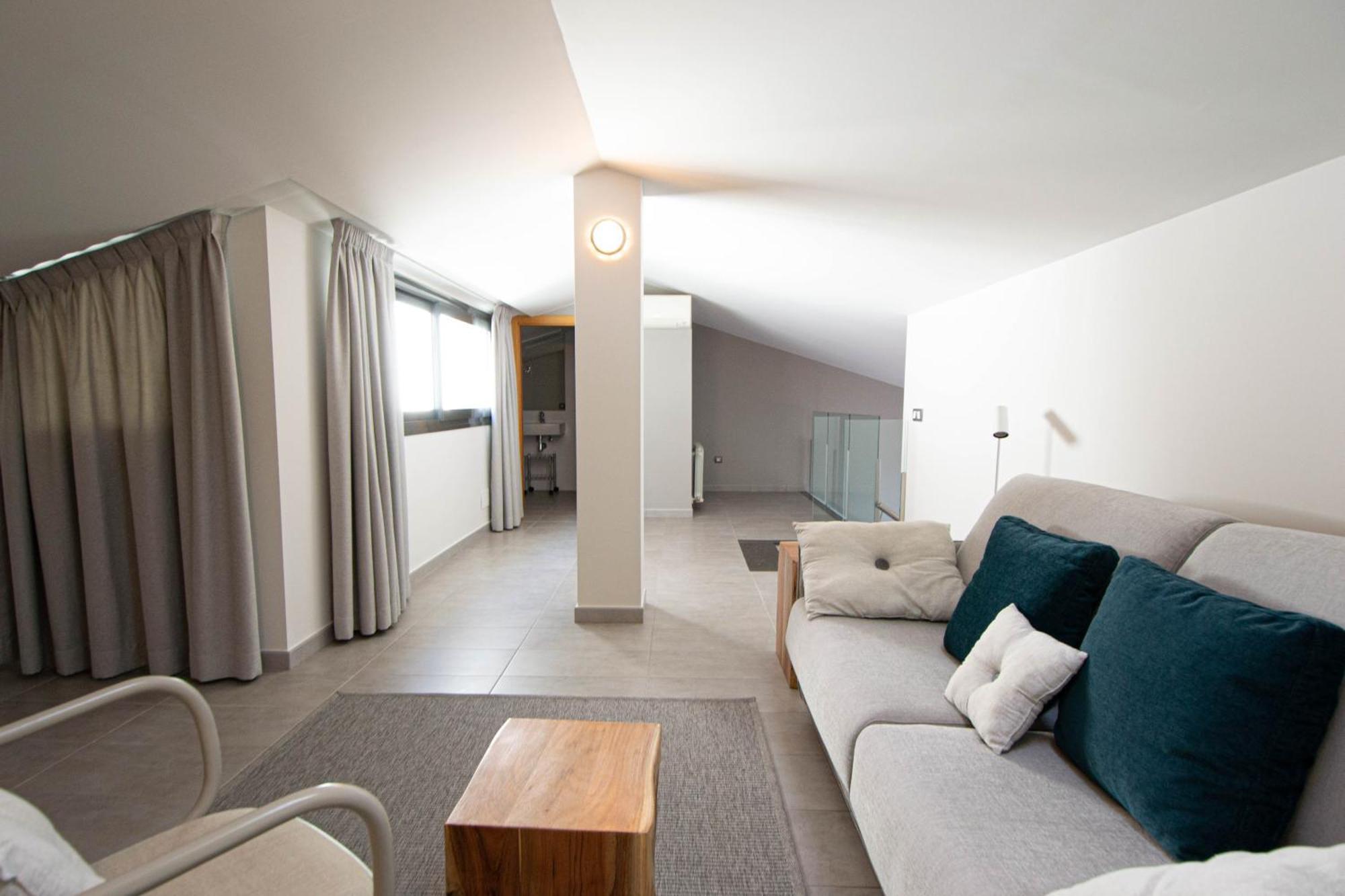 Apartaments Terraza Figueres ฟิกวยเรส ภายนอก รูปภาพ