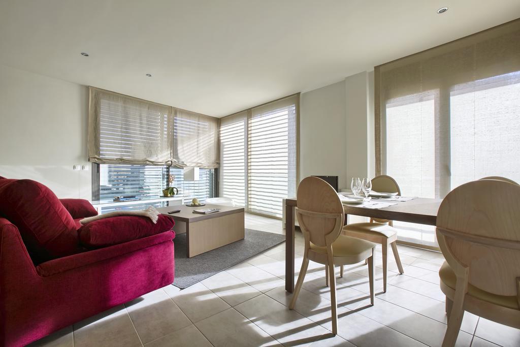 Apartaments Terraza Figueres ฟิกวยเรส ภายนอก รูปภาพ