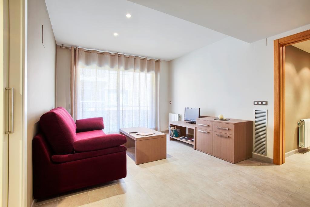 Apartaments Terraza Figueres ฟิกวยเรส ภายนอก รูปภาพ