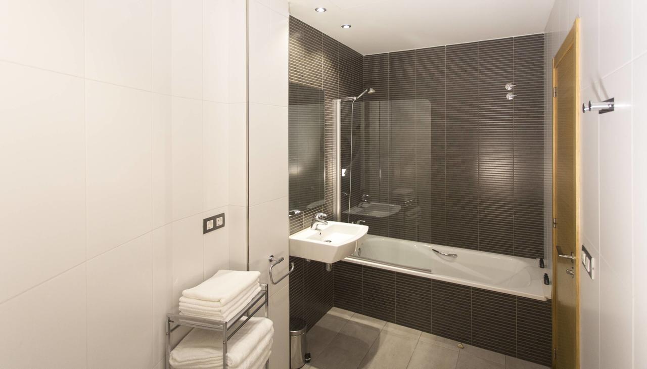 Apartaments Terraza Figueres ฟิกวยเรส ภายนอก รูปภาพ