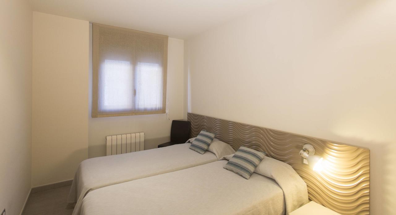 Apartaments Terraza Figueres ฟิกวยเรส ภายนอก รูปภาพ